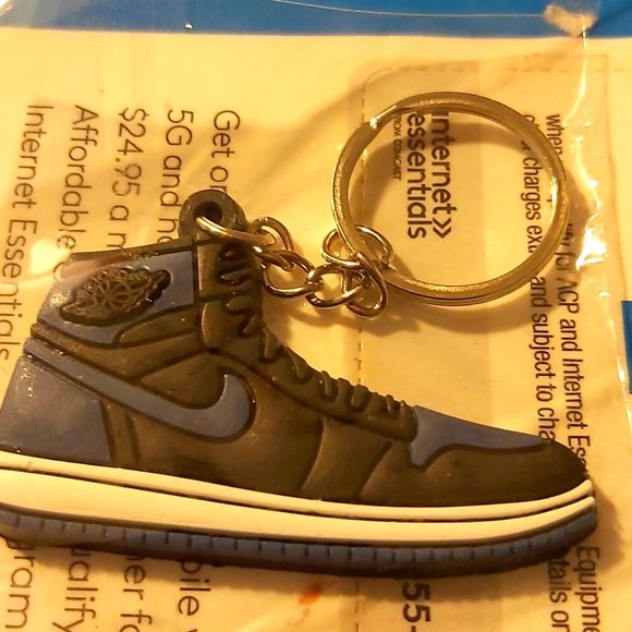 JORDAN 1 KEYCHAIN - Picture 2 of 2